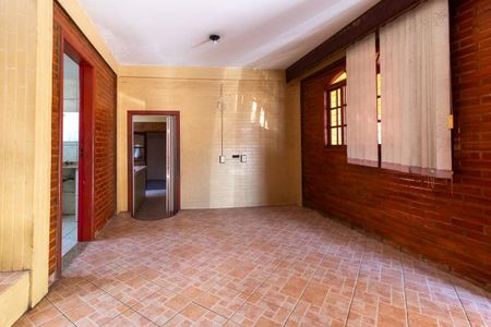 Casa para alugar com 240m², 6 quartos e 2 vagas Casa para alugar com 240m², 6 quartos e 2 vagasSala