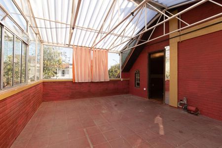 Casa para alugar com 240m², 6 quartos e 2 vagas Casa para alugar com 240m², 6 quartos e 2 vagasVaranda