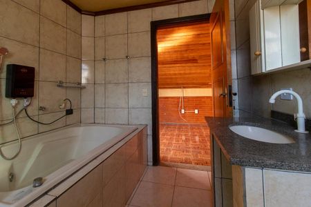 Casa para alugar com 240m², 6 quartos e 2 vagas Casa para alugar com 240m², 6 quartos e 2 vagasBanheiro da Suíte 2