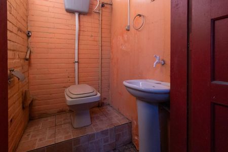 Casa para alugar com 240m², 6 quartos e 2 vagas Casa para alugar com 240m², 6 quartos e 2 vagasBanheiro de serviço