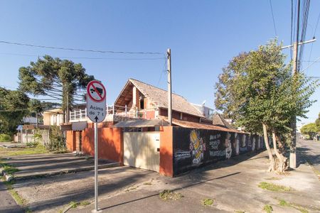 Casa para alugar com 240m², 6 quartos e 2 vagas Casa para alugar com 240m², 6 quartos e 2 vagasFachada