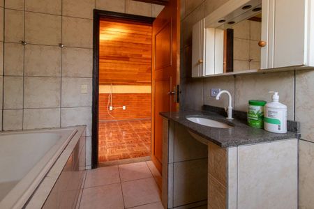 Casa para alugar com 240m², 6 quartos e 2 vagas Casa para alugar com 240m², 6 quartos e 2 vagasBanheiro da Suíte 2
