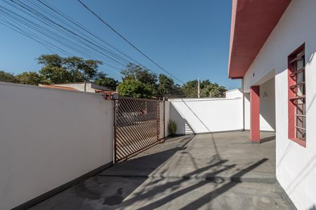 Casa à venda com 250m², 3 quartos e 4 vagas Casa à venda com 250m², 3 quartos e 4 vagasGaragem