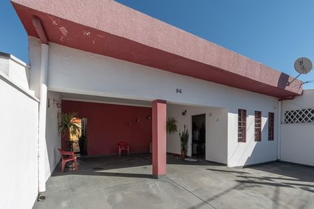 Casa à venda com 250m², 3 quartos e 4 vagas Casa à venda com 250m², 3 quartos e 4 vagasGaragem