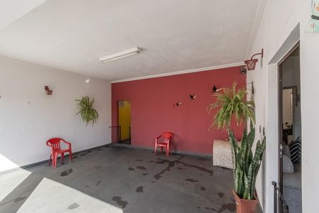 Casa à venda com 250m², 3 quartos e 4 vagas Casa à venda com 250m², 3 quartos e 4 vagasGaragem