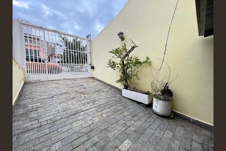 Fachada de casa à venda com 3 quartos, 264m² em Vila Gomes, São Paulo
