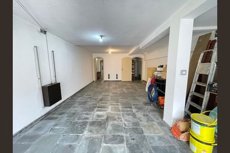 Garagem de casa à venda com 3 quartos, 264m² em Vila Gomes, São Paulo