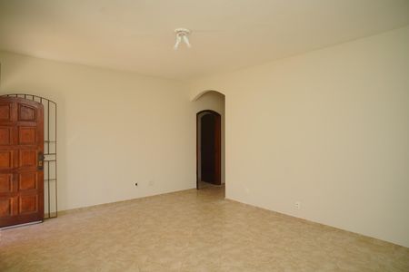 Casa para alugar com 211m², 3 quartos e 4 vagas Casa para alugar com 211m², 3 quartos e 4 vagasSala