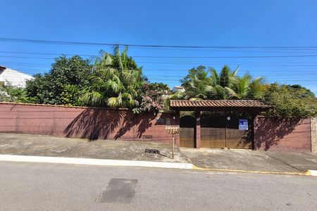Casa para alugar com 211m², 3 quartos e 4 vagas Casa para alugar com 211m², 3 quartos e 4 vagasFachada