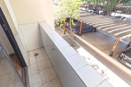 Apartamento à venda com 49m², 2 quartos e 1 vaga Apartamento à venda com 49m², 2 quartos e 1 vagaVaranda