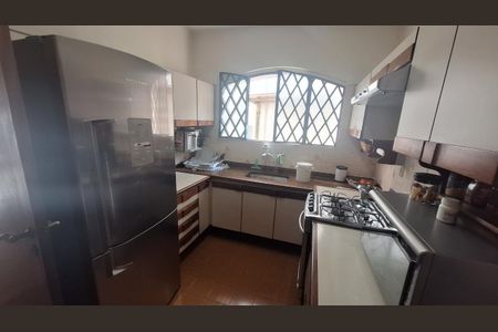 Casa para alugar com 340m², 4 quartos e 4 vagas