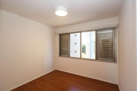 Apartamento à venda com 80m², 2 quartos e 2 vagasQuarto 2