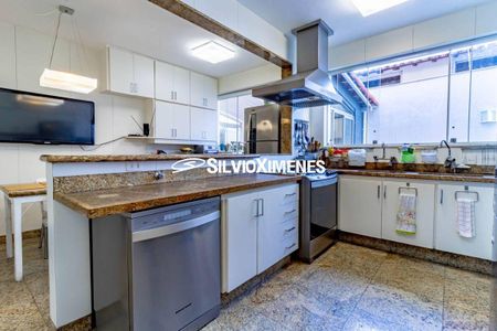 Casa à venda com 442m², 4 quartos e 4 vagas