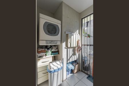 Casa à venda com 144m², 3 quartos e 2 vagas Casa à venda com 144m², 3 quartos e 2 vagasÁrea de Serviço