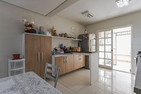 Casa à venda com 144m², 3 quartos e 2 vagas Casa à venda com 144m², 3 quartos e 2 vagasCozinha