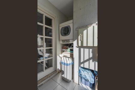 Casa à venda com 144m², 3 quartos e 2 vagas Casa à venda com 144m², 3 quartos e 2 vagasÁrea de Serviço