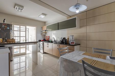 Casa à venda com 144m², 3 quartos e 2 vagas Casa à venda com 144m², 3 quartos e 2 vagasCozinha