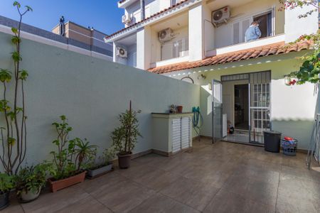 Casa à venda com 144m², 3 quartos e 2 vagas Casa à venda com 144m², 3 quartos e 2 vagasQuintal