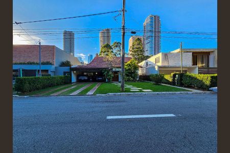 Casa à venda com 4 quartos, 420m² em Alphaville Residencial Dois, Barueri