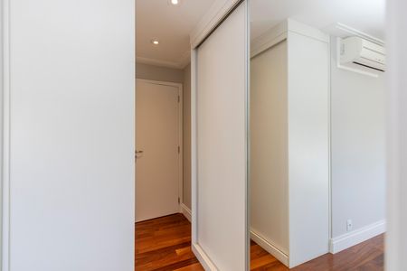 Suíte de apartamento para alugar com 3 quartos, 123m² em Vila Congonhas, São Paulo
