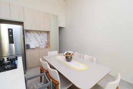 Casa à venda com 130m², 3 quartos e 2 vagas Casa à venda com 130m², 3 quartos e 2 vagasSala de Jantar