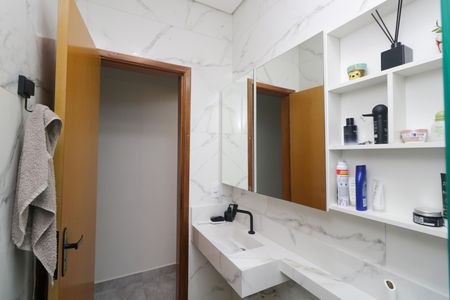 Casa à venda com 130m², 3 quartos e 2 vagas Casa à venda com 130m², 3 quartos e 2 vagasBanheiro