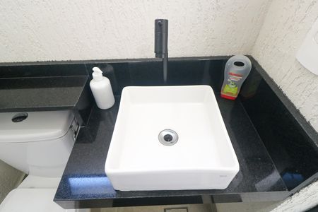 Casa à venda com 130m², 3 quartos e 2 vagas Casa à venda com 130m², 3 quartos e 2 vagasLavabo