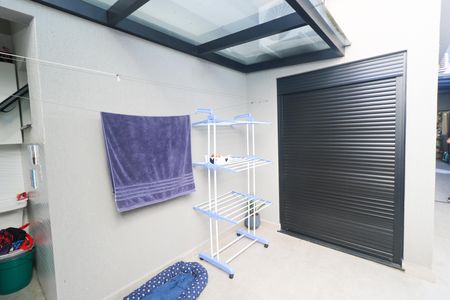 Casa à venda com 130m², 3 quartos e 2 vagas Casa à venda com 130m², 3 quartos e 2 vagasÁrea de Serviço