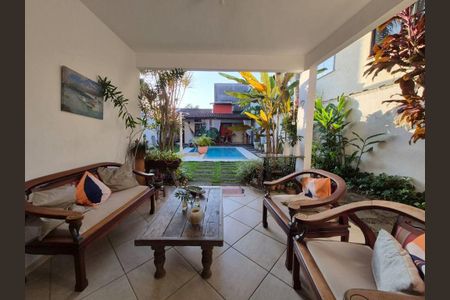 Casa à venda com 5 quartos, 130m² em Itaipu, Niterói