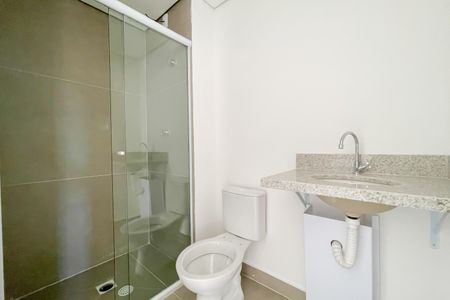 Banheiro de kitnet/studio para alugar com 1 quarto, 25m² em Vila Osasco, Osasco