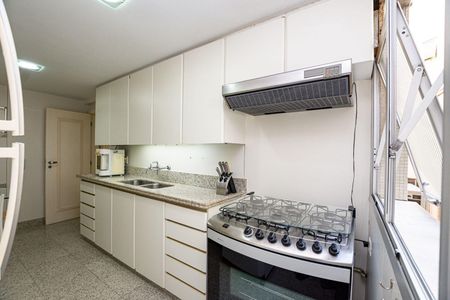 Apartamento à venda com 4 quartos, 180m² em Icaraí, Niterói