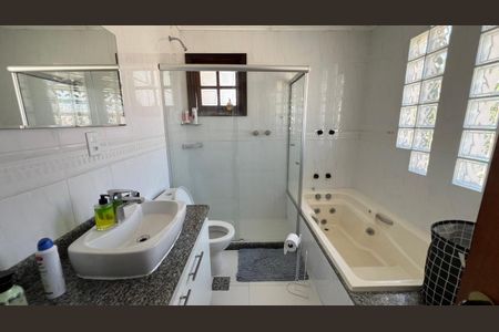Casa à venda com 4 quartos, 254m² em Piratininga, Niterói