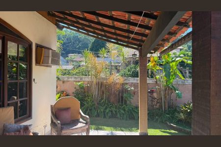 Casa à venda com 3 quartos, 360m² em Maravista, Niterói