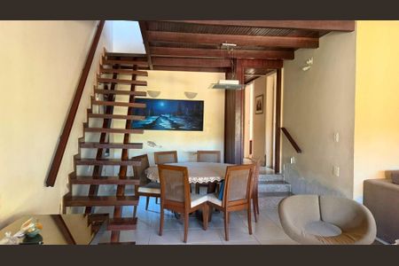 Casa à venda com 3 quartos, 360m² em Maravista, Niterói