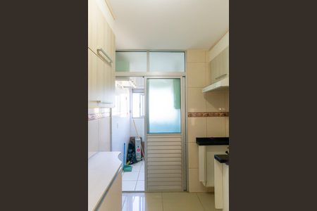 Cozinha de apartamento para alugar com 2 quartos, 49m² em Jardim Três Marias, São Paulo