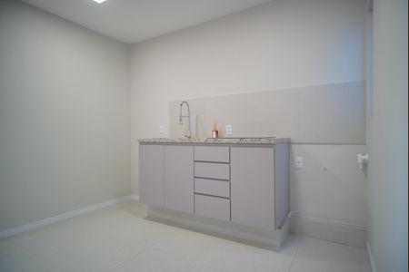 Cozinha de apartamento à venda com 1 quarto, 40m² em Passo D’areia, Porto Alegre