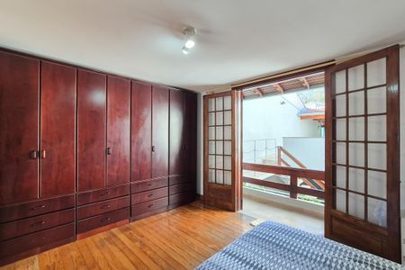 Casa à venda com 241m², 3 quartos e 4 vagas Casa à venda com 241m², 3 quartos e 4 vagasSuíte