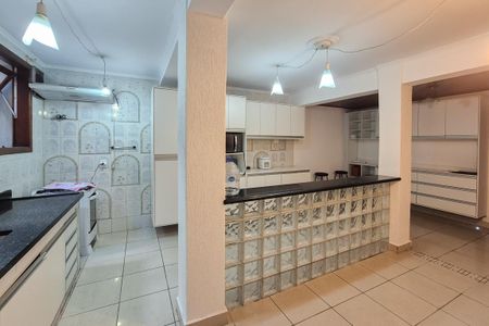 Casa à venda com 241m², 3 quartos e 4 vagas Casa à venda com 241m², 3 quartos e 4 vagasCozinha