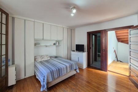 Casa à venda com 241m², 3 quartos e 4 vagas Casa à venda com 241m², 3 quartos e 4 vagasSuíte
