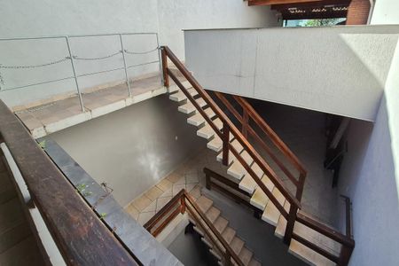 Casa à venda com 241m², 3 quartos e 4 vagas Casa à venda com 241m², 3 quartos e 4 vagasCorredor - acesso área gourmet