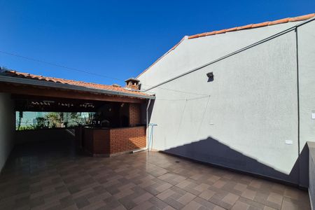 Casa à venda com 241m², 3 quartos e 4 vagas