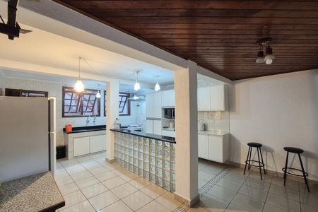Casa à venda com 241m², 3 quartos e 4 vagas Casa à venda com 241m², 3 quartos e 4 vagasCozinha