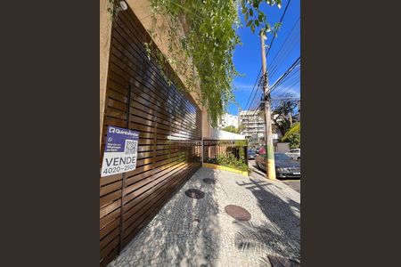 Apartamento à venda com 280m², 3 quartos e 3 vagas Apartamento à venda com 280m², 3 quartos e 3 vagasPlaca
