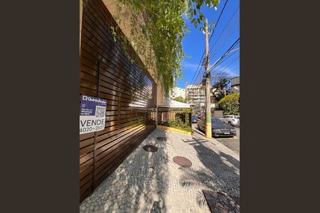 Apartamento à venda com 280m², 3 quartos e 3 vagas Apartamento à venda com 280m², 3 quartos e 3 vagasPlaca