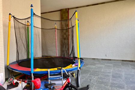 Apartamento à venda com 280m², 3 quartos e 3 vagas Apartamento à venda com 280m², 3 quartos e 3 vagasÁrea comum - Playground