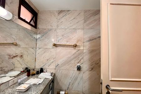 Apartamento à venda com 280m², 3 quartos e 3 vagas Apartamento à venda com 280m², 3 quartos e 3 vagasBanheiro da Suíte