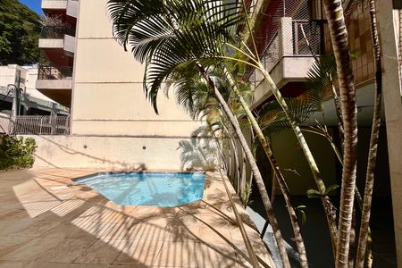 Apartamento à venda com 280m², 3 quartos e 3 vagas Apartamento à venda com 280m², 3 quartos e 3 vagasÁrea comum - Piscina