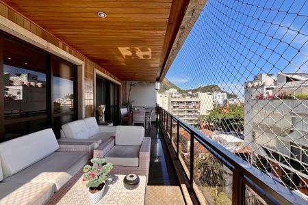 Apartamento à venda com 280m², 3 quartos e 3 vagas Apartamento à venda com 280m², 3 quartos e 3 vagasVaranda