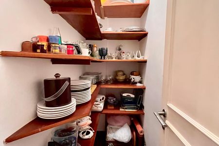 Apartamento à venda com 280m², 3 quartos e 3 vagas Apartamento à venda com 280m², 3 quartos e 3 vagasArmario
