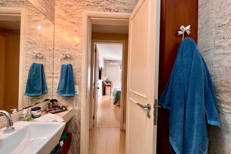 Apartamento à venda com 280m², 3 quartos e 3 vagas Apartamento à venda com 280m², 3 quartos e 3 vagasBanheiro social